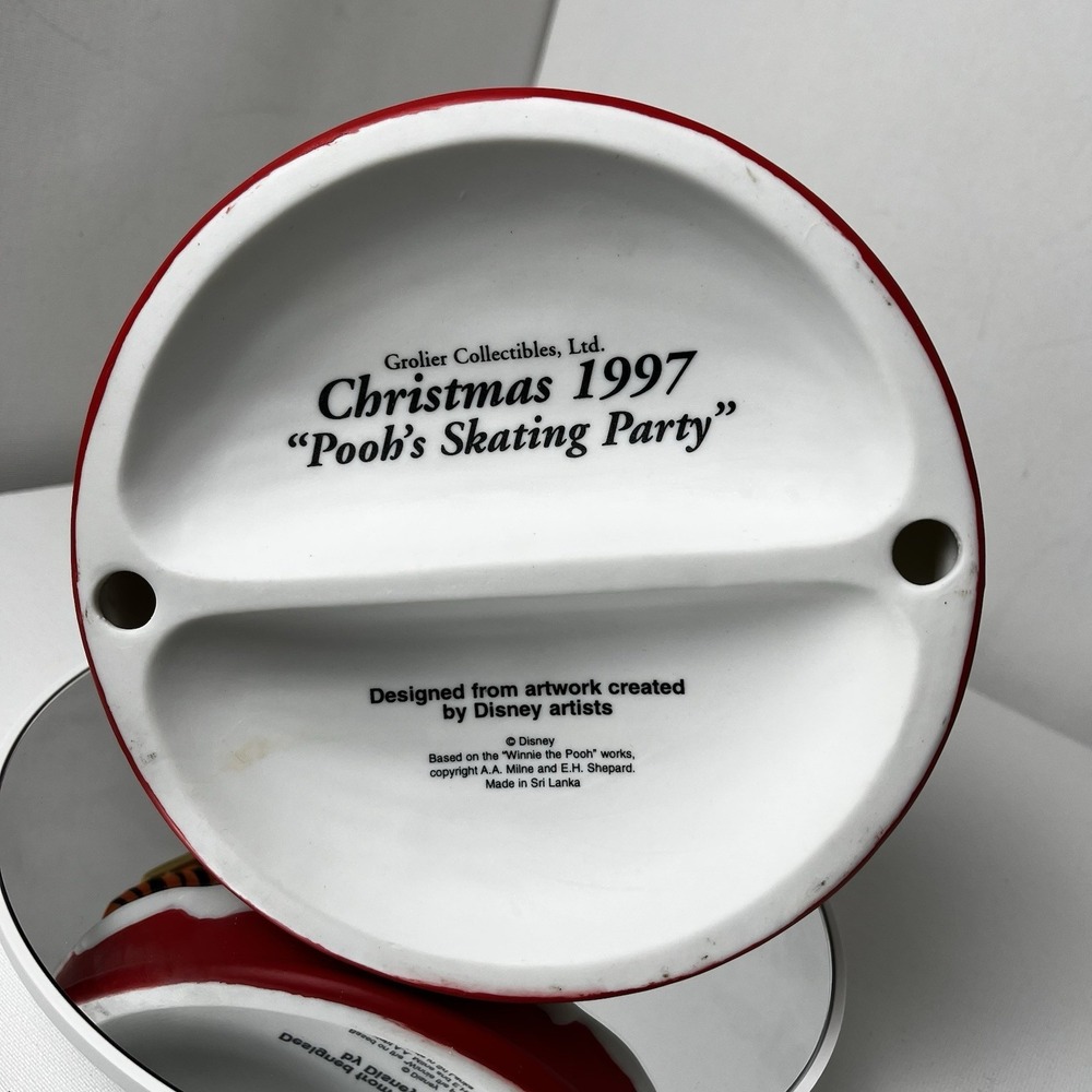 1997 Disney & Grolier CHRISTMAS FIGURINE "Pooh's Skating‎ Party" Limited Edition - Picture 15 of 17
